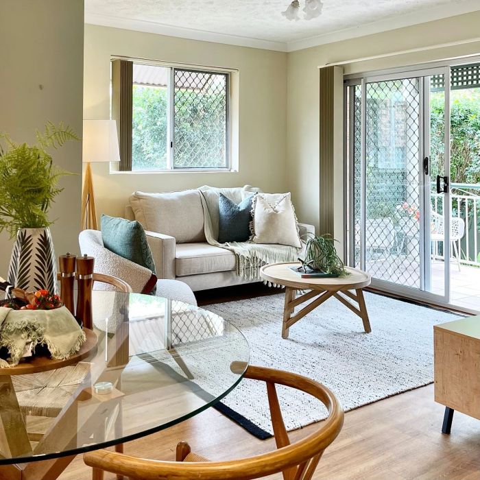 29 Glass Tables Ideas to Transform Your Living Room and Dining Space ... Glass and wood living room furniture combo